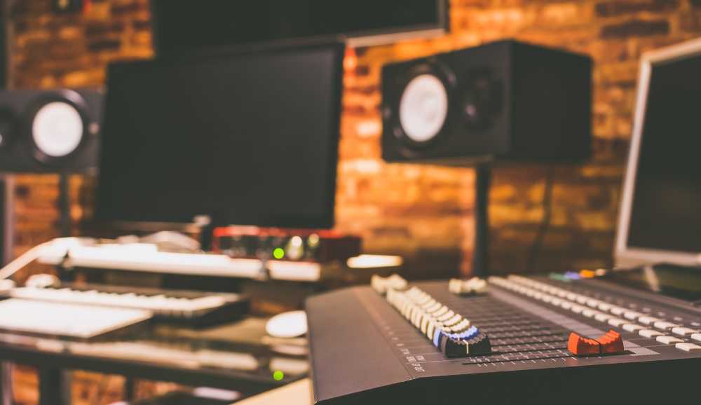 Placing your Studio Monitors - Music Production Knowledge